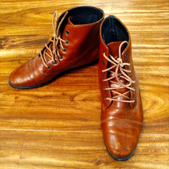 What's New Upper Leather Boots - Picture 1 of 3